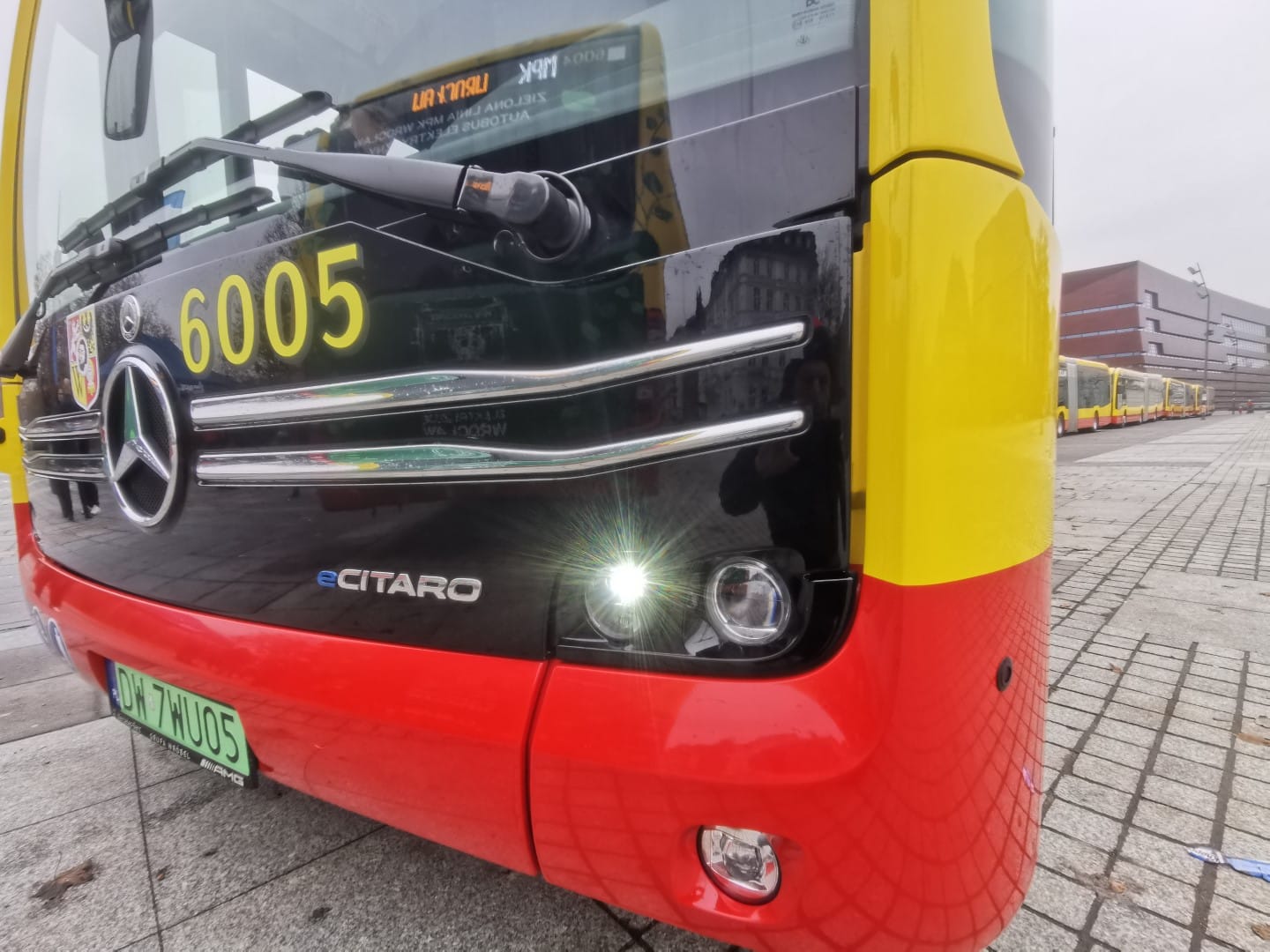 Infobus - Ale numer we Wrocławiu. Daimler wygrywa „stary” przetarg na 21 elektrobusów dla MPK
