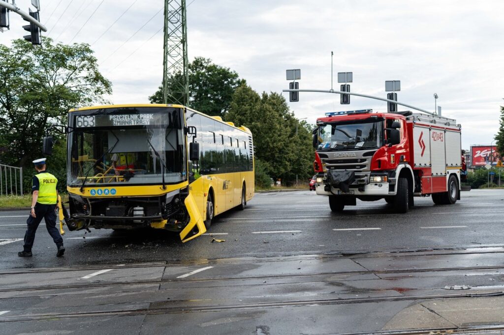 Chorzów: Wypadek autobusu miejskiego linii 663. Cztery osoby poszkodowane