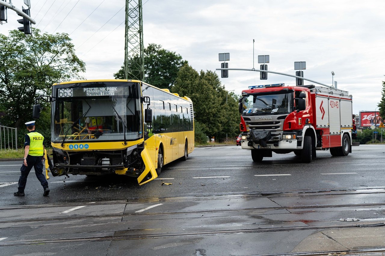 Infobus - Chorzów: Wypadek autobusu miejskiego linii 663. Cztery osoby poszkodowane