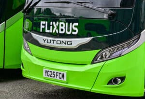 FlixBus powiększa flotę – 20 nowych Yutongów GT12 dla brytyjskiego rynku