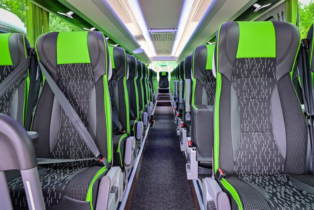 FlixBus powiększa flotę – 20 nowych Yutongów GT12 dla brytyjskiego rynku / fot. Pelican Bus
