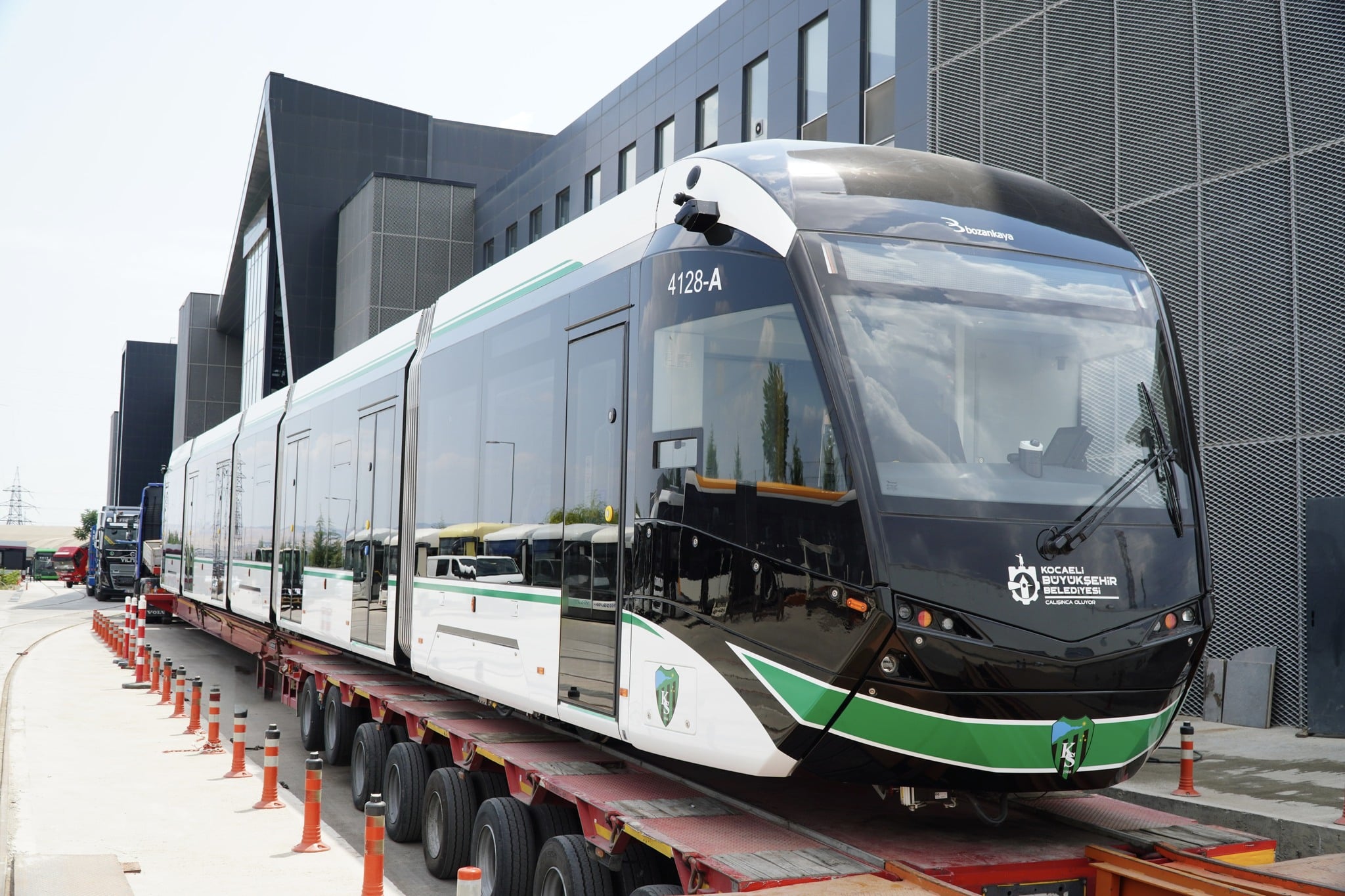 Infotram - Nowoczesne tramwaje Bozankaya już w Kocaeli. Zakończono dostawy 10 pojazdów