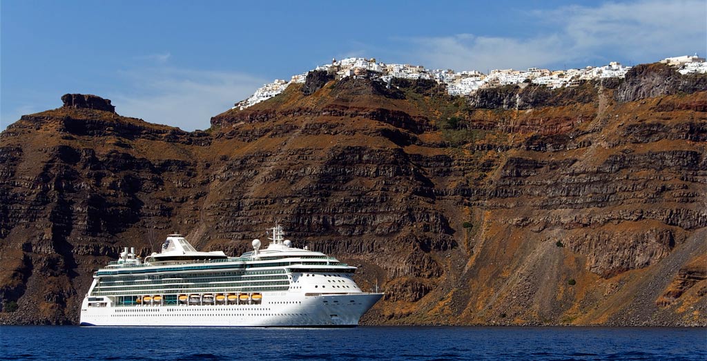 20 euro dodatkowej opłaty dla pasażerów wycieczkowców na Mykonos i Santorini foto: Port Santorini