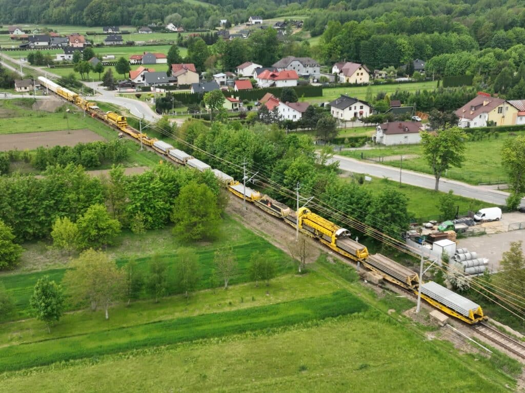 Milczący gigant na torach. PUN zmienia sposób myślenia o remontach linii kolejowych foto: PKP PLK