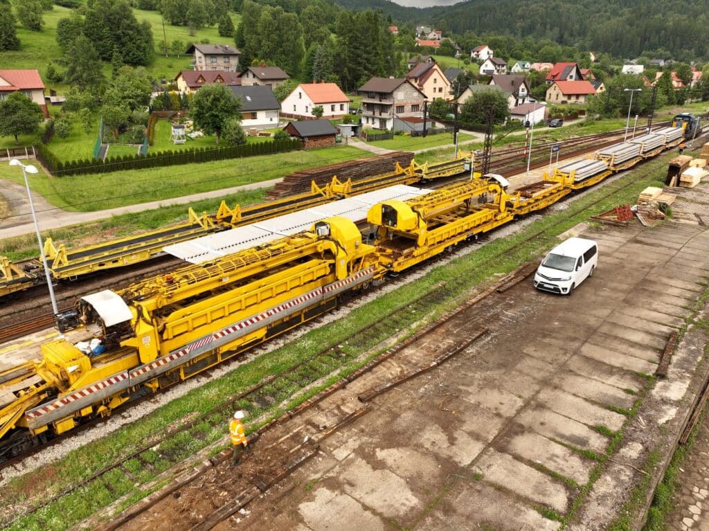 Milczący gigant na torach. PUN zmienia sposób myślenia o remontach linii kolejowych foto: PKP PLK