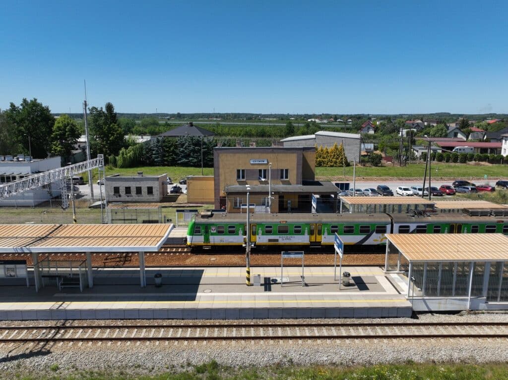 Podróż z aktualną informacją. PKP PLK zakończyły inwestycje na 17 stacjach między Warszawą a Radomiem foto: PKP PLK
