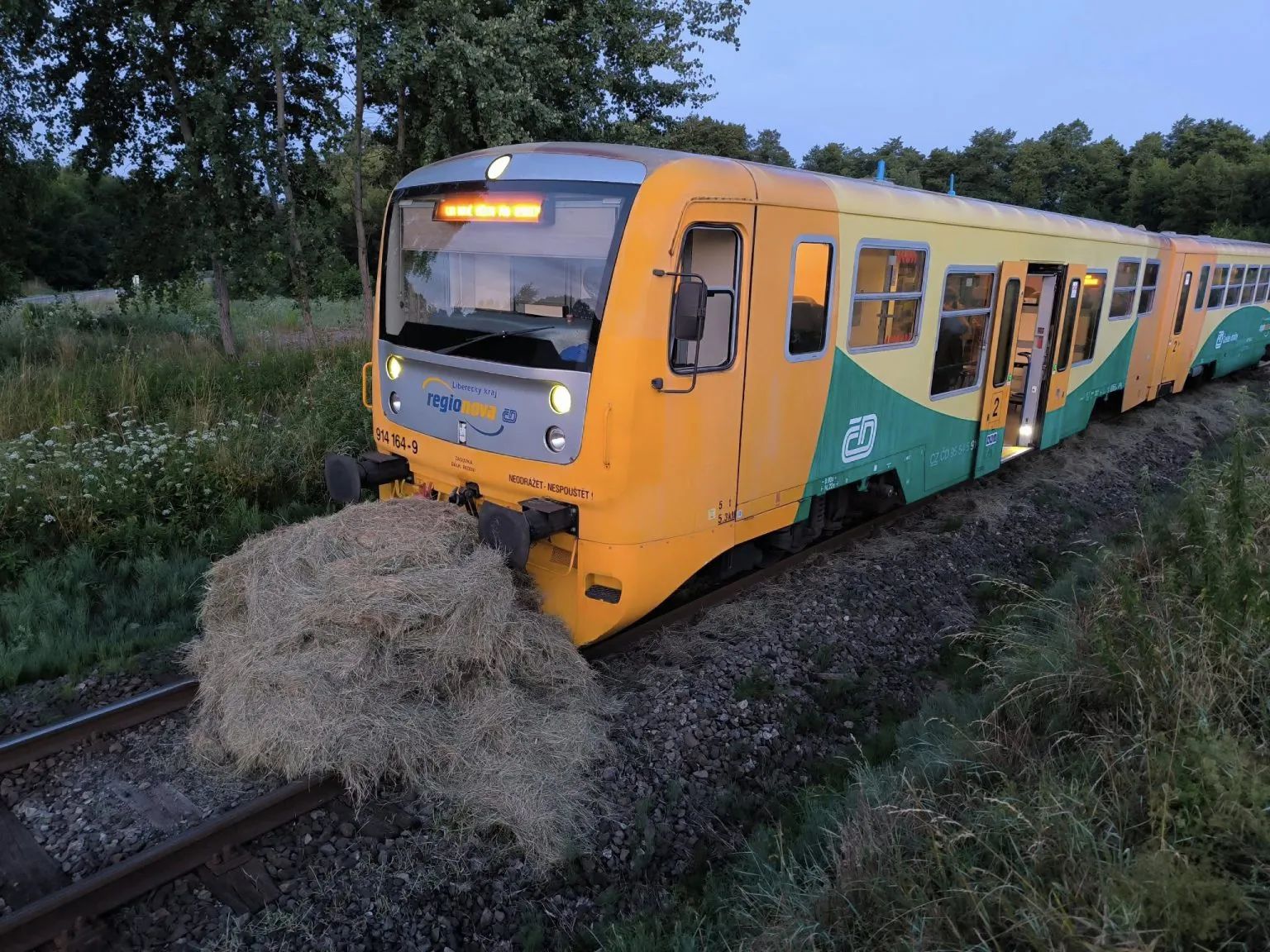 Inforail - Nieudany powrót pociągów do Frýdlantskiego Wyběžka. Pierwszy kurs zakończył się interwencją straży pożarnej
