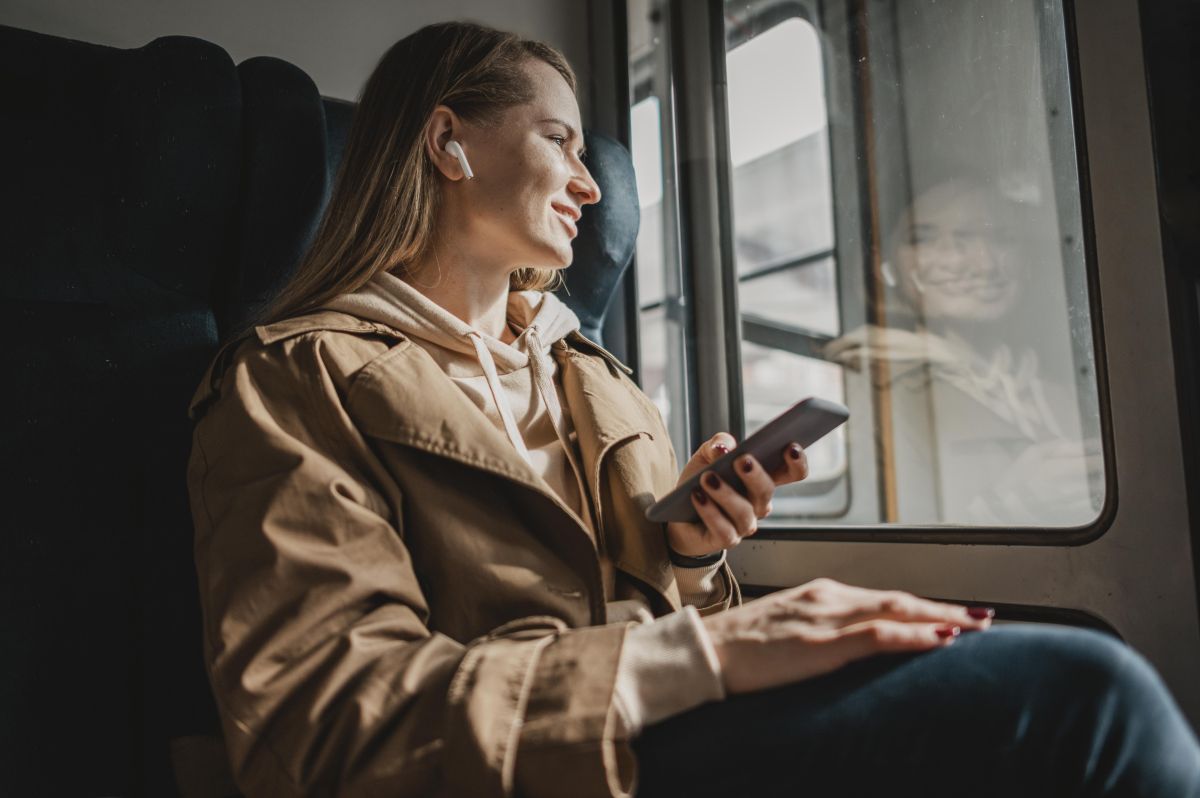 Inforail - Raport: Koleją nie tylko na wakacje. 3 miliony Polaków jeździ nią 2-3 razy w tygodniu