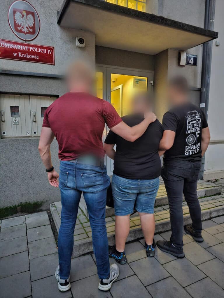 Rozpylenie gazu pieprzowego z tramwaju w Krakowie. Nowe fakty i poszukiwanie poszkodowanych foto: Policja