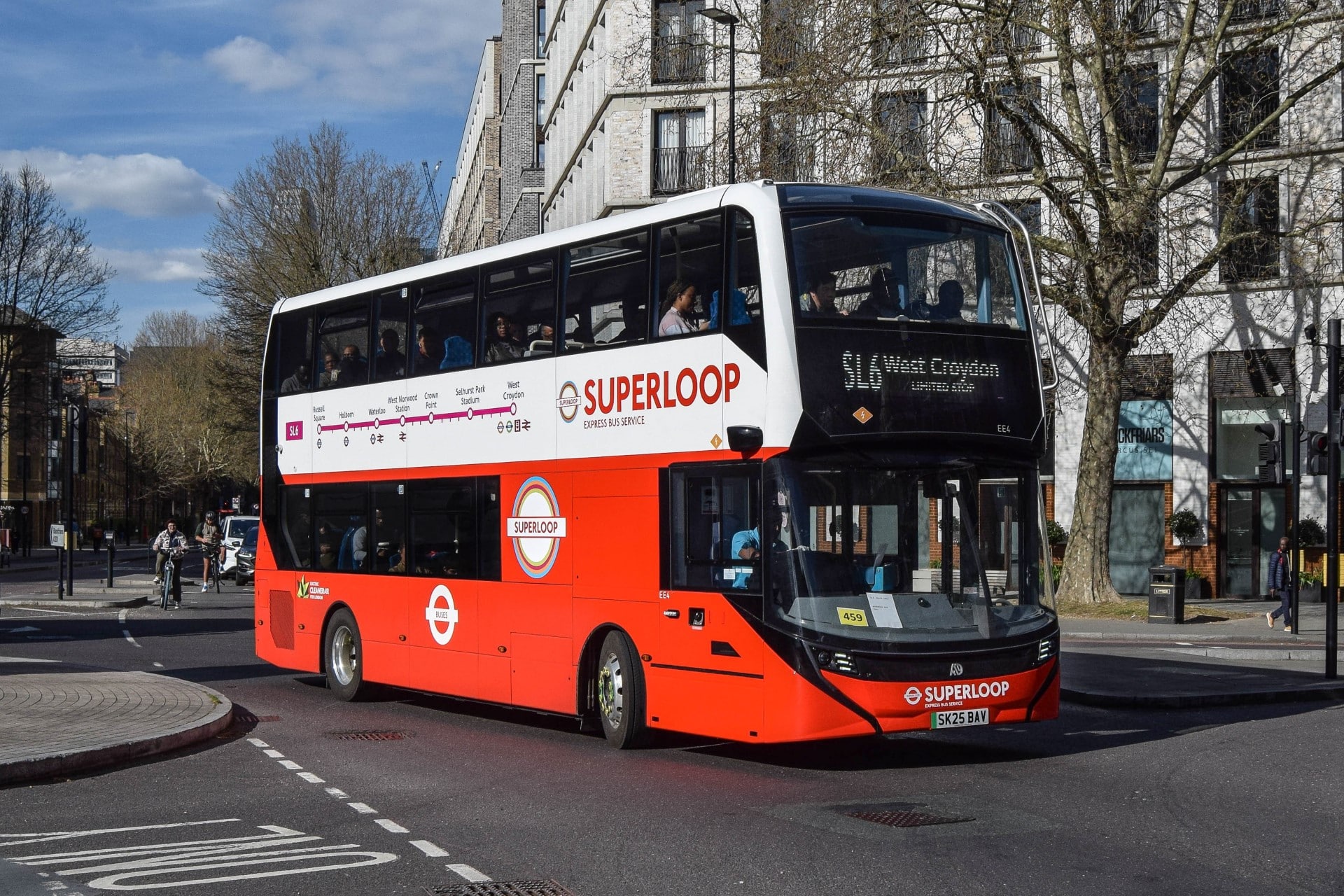 Infobus - Arriva odbiera autobusy Alexander Dennis Enviro400EV. Pod linię Superloop