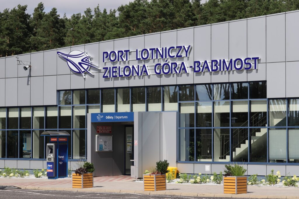 Lubuskie/ W czerwcu ponad 7,7 tys. pasażerów na lotnisku Zielona Góra-Babimost