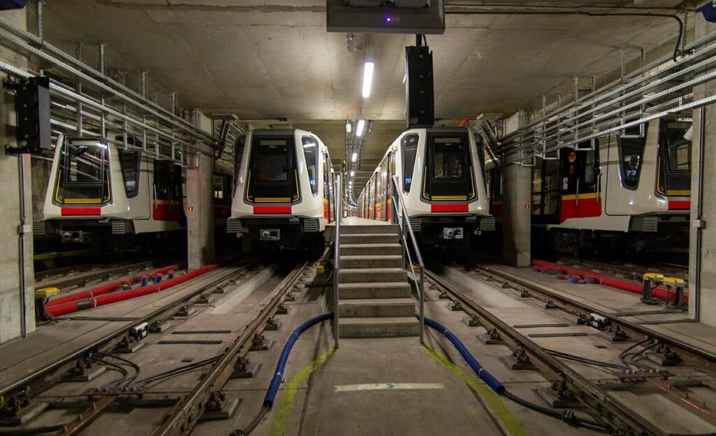 Warszawa: Częściowe wznowienie ruchu metra na linii M1 foto: Metro Warszawskie