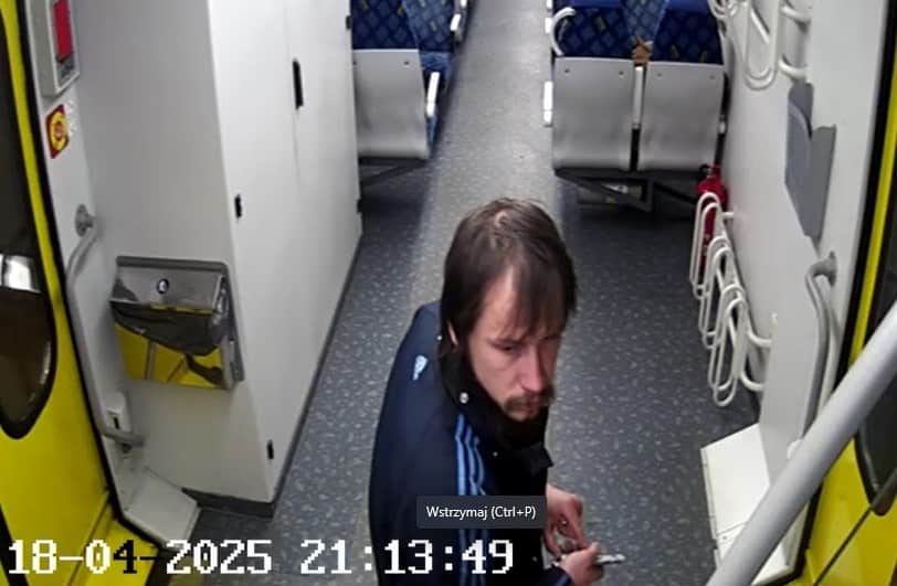 Zaatakował konduktorkę. Policja poszukuje agresora i świadków incydentu w pociągu foto: Policja