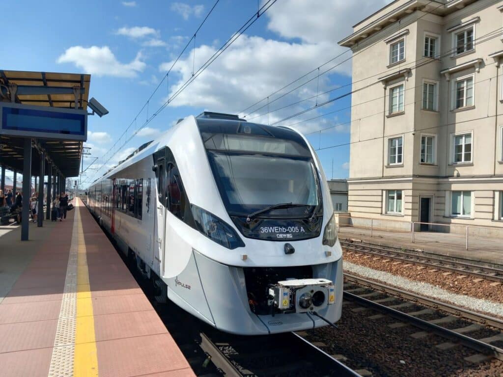 Jak podróżować na trasie Gdańsk – Kościerzyna w trakcie remontu linii kolejowej?