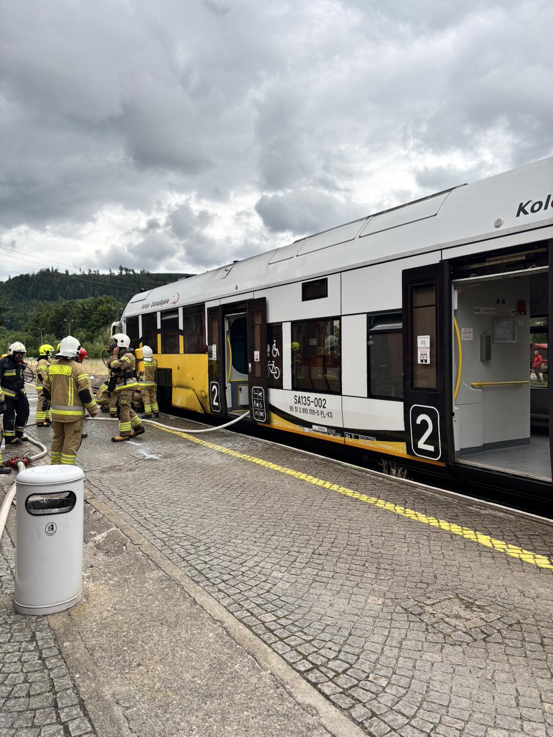 Inforail - Pożar pociągu Kolei Dolnośląskich w Szczytnej