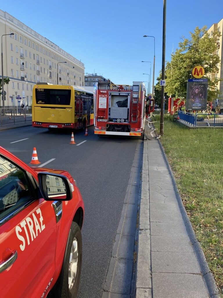 Warszawa: Częściowe wznowienie ruchu metra na linii M1 foto: Metro Warszawskie