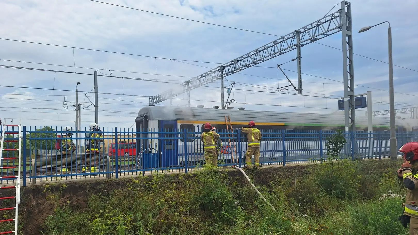 Inforail - Pożar w pociągu IC Mieszko w Rawiczu. Ewakuowano kilkudziesięciu pasażerów