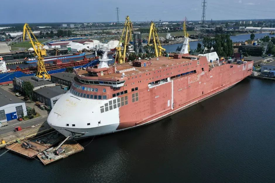 Prom budowany w Gdańskiej Stoczni „Remontowa” napełniony gazem foto: gdansk.pl