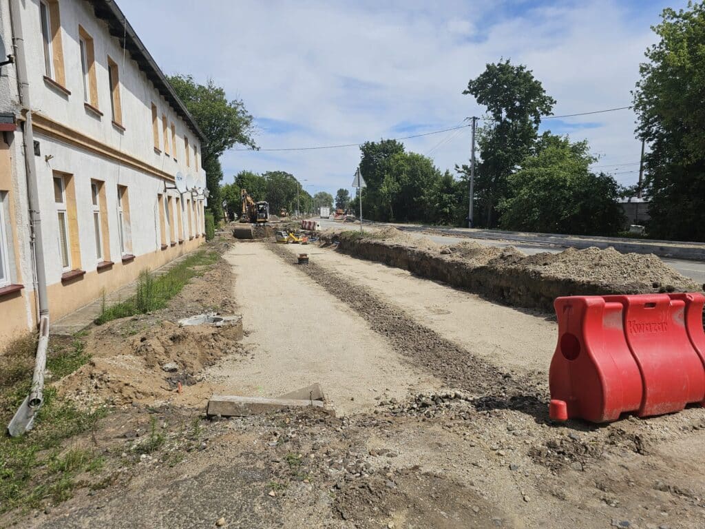 Bydgoszcz: Trwa modernizacja torowiska na ul. Toruńskiej. Tramwaje niskopodłogowe pojadą do Łęgnowa foto: ZDMiKP