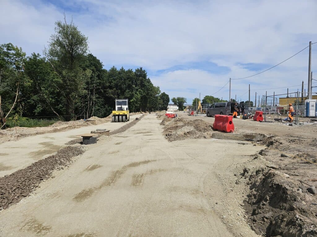 Bydgoszcz: Trwa modernizacja torowiska na ul. Toruńskiej. Tramwaje niskopodłogowe pojadą do Łęgnowa foto: ZDMiKP