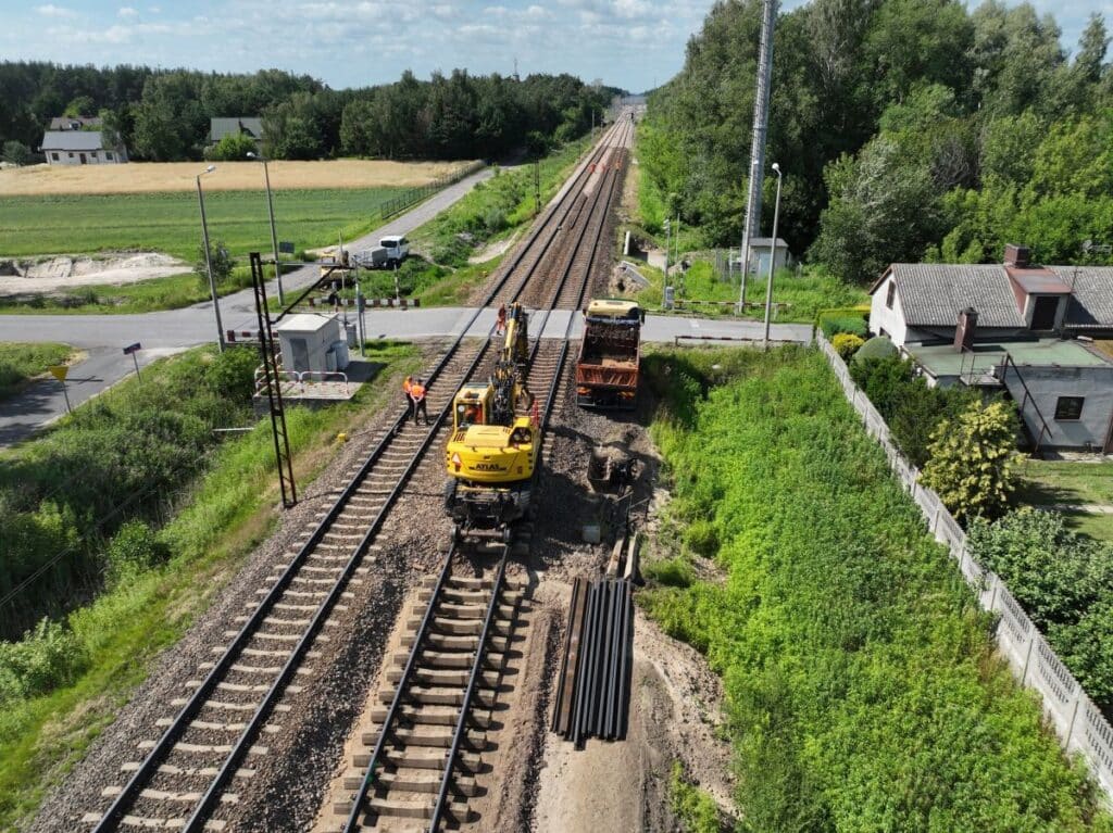 Modernizacja linii kolejowej Skierniewice – Łowicz na finiszu. Pociągi pojadą 160 km/h foto: PKP PLK