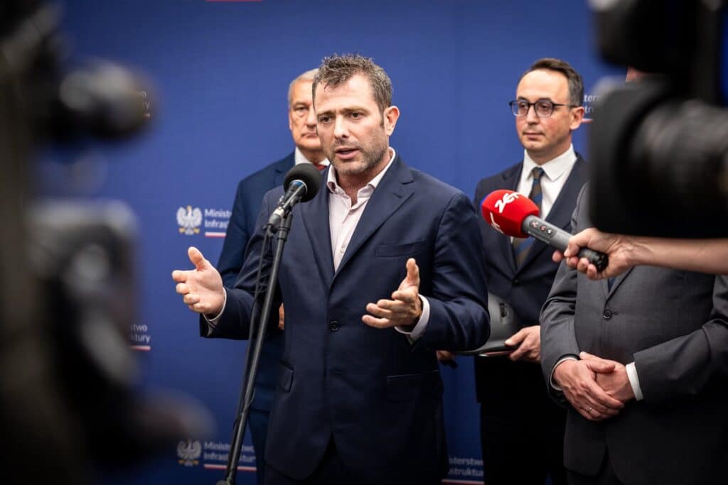 Obowiązek ma dotyczyć wszystkich niepełnoletnich użytkowników jednośladów i będzie egzekwowany m.in. przez policję.