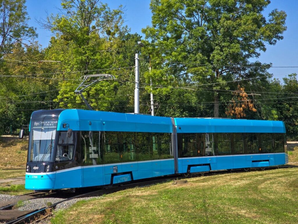 Tramwaj Skoda 39T