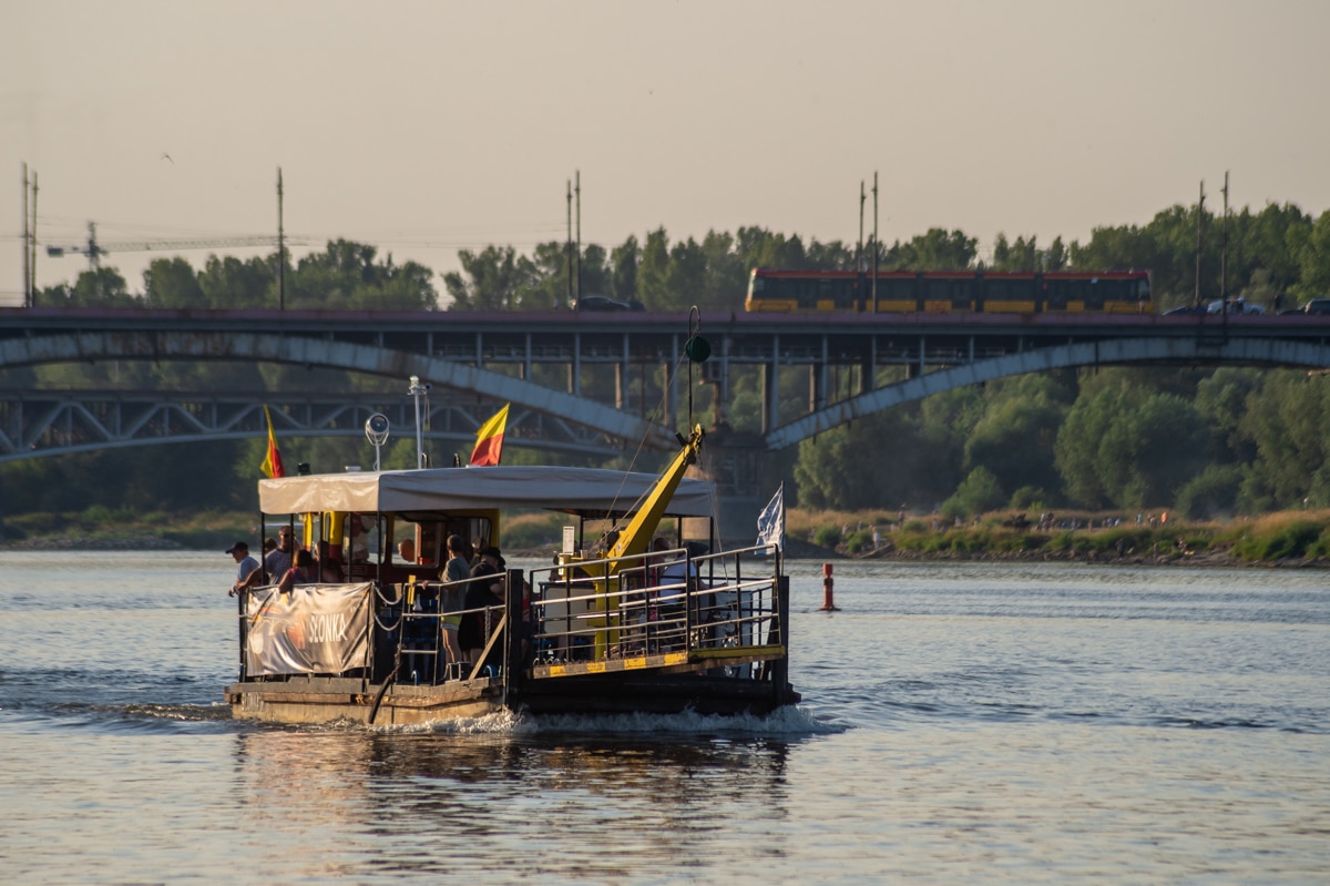 Infoship - Promy WLT znów kursują po Wiśle! Letnia atrakcja wraca do stolicy