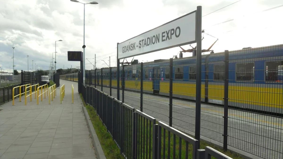 Inforail - Gdańsk zapewni transport publiczny na mecze Lechii. SKM i tramwaje pomogą dotrzeć na stadion