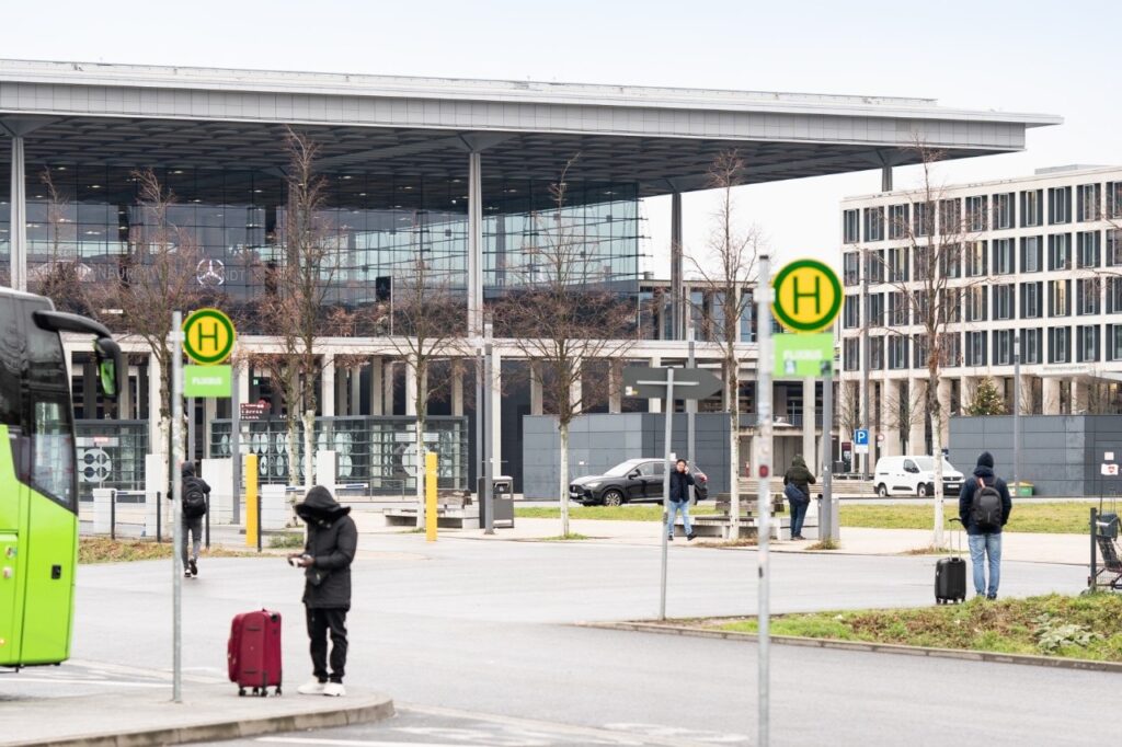 BER stawia na integrację: bilety na autobusy i pociągi dostępne bezpośrednio na stronie i w aplikacji
