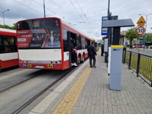 Śląskie/ W Metropolii uruchomiono 132 nowe solarne biletomaty