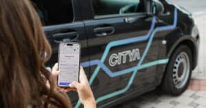 CITYA mobility to czeski startup, który ma realną szansę namieszać na polskim rynku transportowym. Firma łączy technologie IT, AI i telematykę, by oferować transport zbiorowy na żądanie