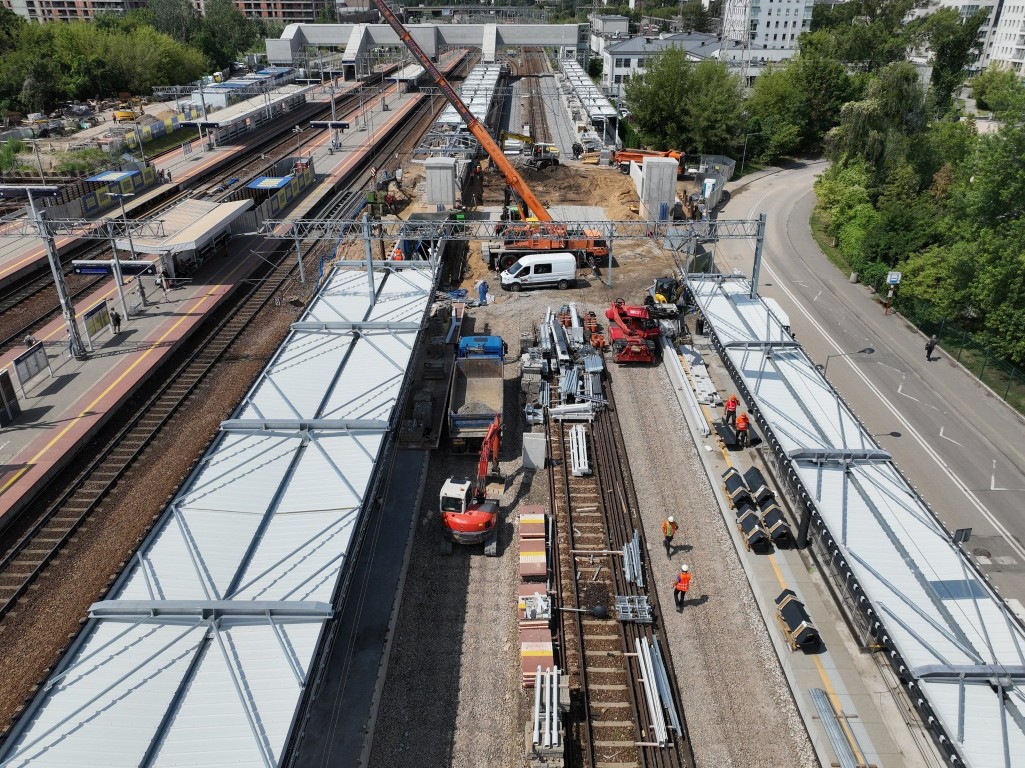 Warszawa/ Podziemne przejście na stacji Warszawa Gdańska opóźnione, ale z muralem
