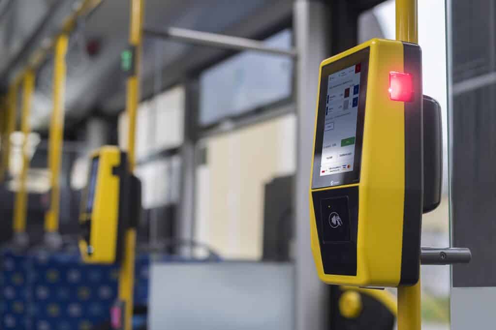 Ruszają dostawy 40. elektrobusów od Solarisa dla MZK Toruń. Z kasownikami Pixel NV1 fot. Pixel