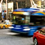 Pierwsze dane z wprowadzenia płatnej strefy ruchu (congestion pricing) na Manhattanie w Nowym Jorku: