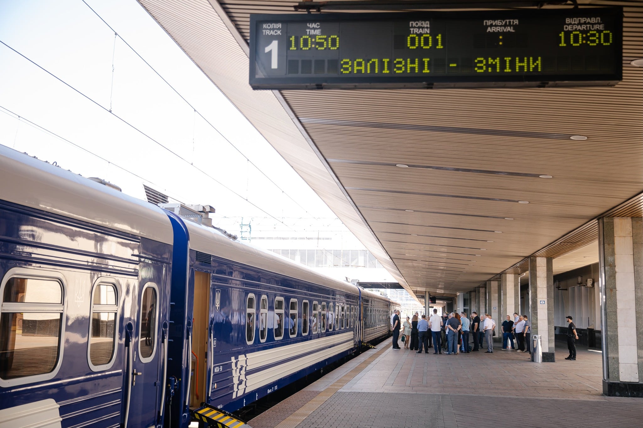 Inforail - Ukrzaliznycia podpisała umowę na produkcję 100 nowych wagonów pasażerskich