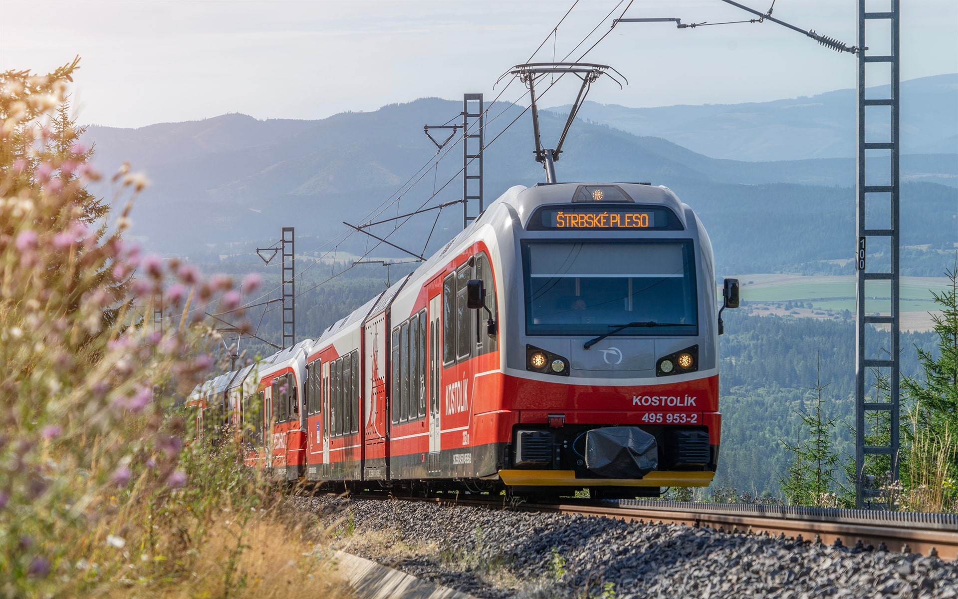 Inforail - ZSSK zwiększa liczbę połączeń w Tatrach. Więcej pociągów na trasie Štrba – Štrbské Pleso