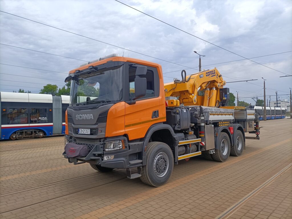 Nowy żuraw samochodowy dla bydgoskiej zajezdni tramwajowej foto: MZK Bydgoszcz