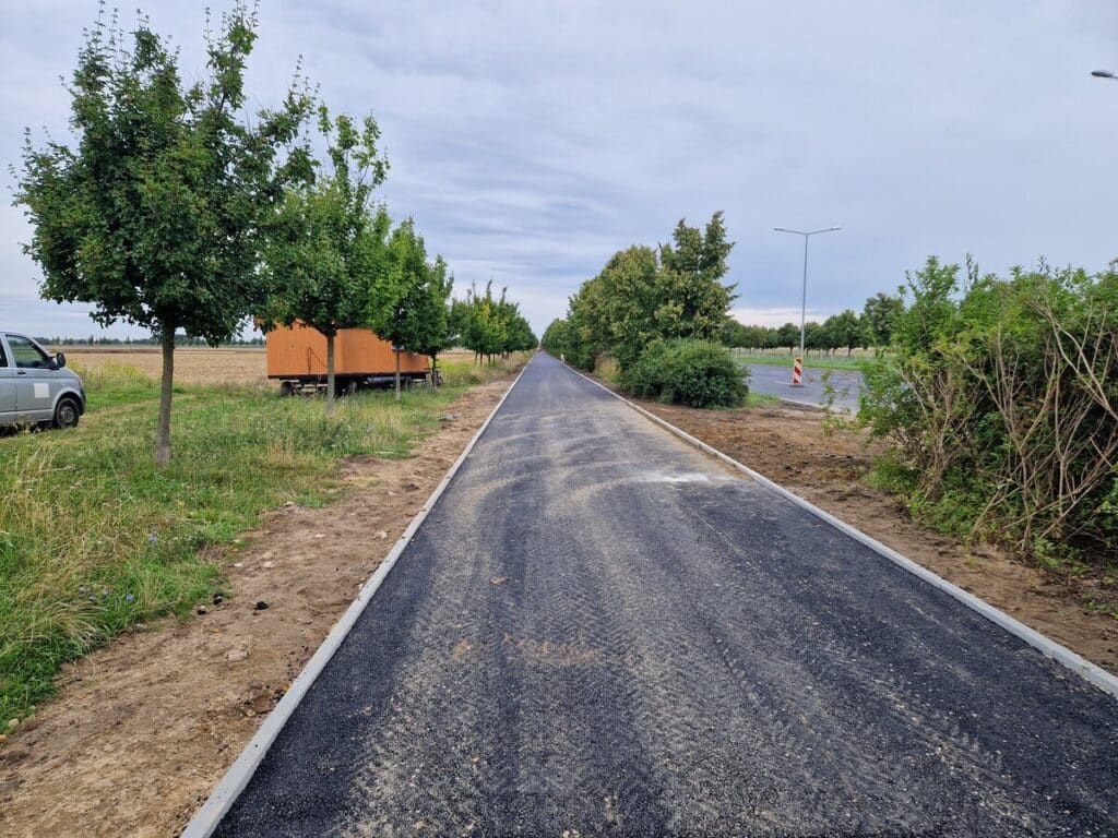 Trwa budowa nowych ścieżek pieszo-rowerowych. W Lesznie / fot. UM Leszno