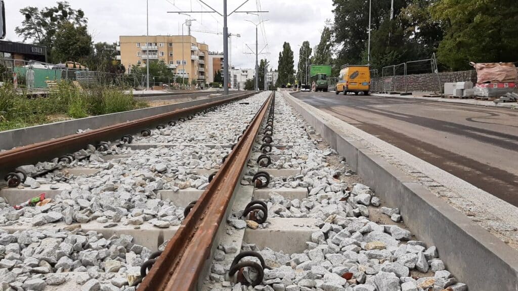 Szczecin: Tramwaje wracają na aleję Powstańców Wielkopolskich. Nowa trasa linii nr 4 foto: TSz