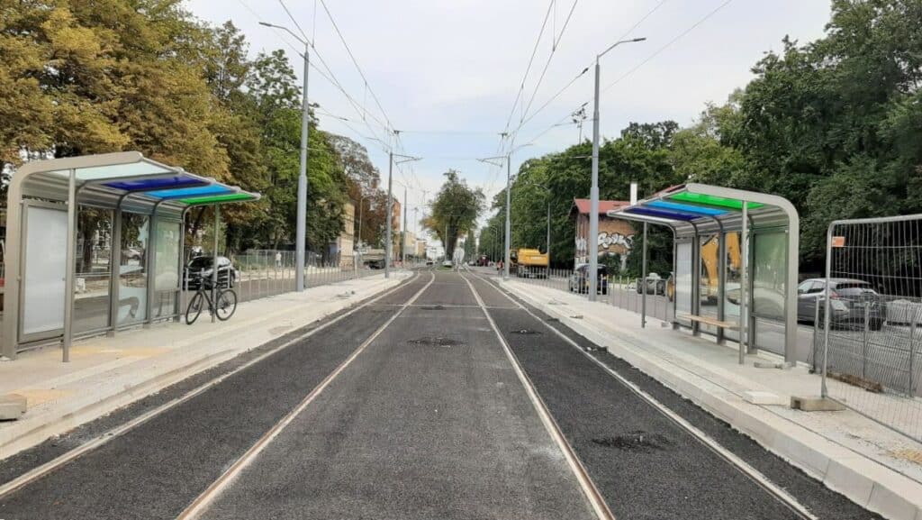 Szczecin: Tramwaje wracają na aleję Powstańców Wielkopolskich. Nowa trasa linii nr 4 foto: TSz