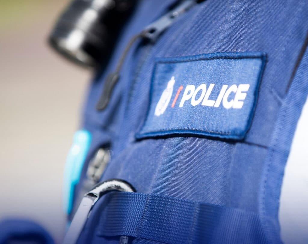Nowa Zelandia: Dwulatka znaleziona w luku bagażowym autobusu. Policja zatrzymała kobietę podejrzaną o znęcanie się / fot. Police New Zealand