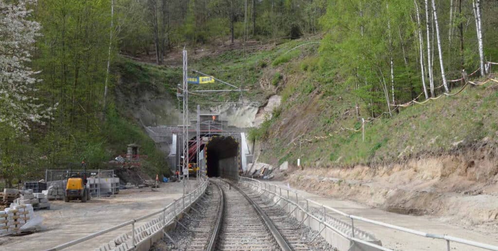 Cięciwa bez Wałbrzycha czy modernizacja istniejącej linii? Spór o połączenie Wrocław–Jelenia Góra