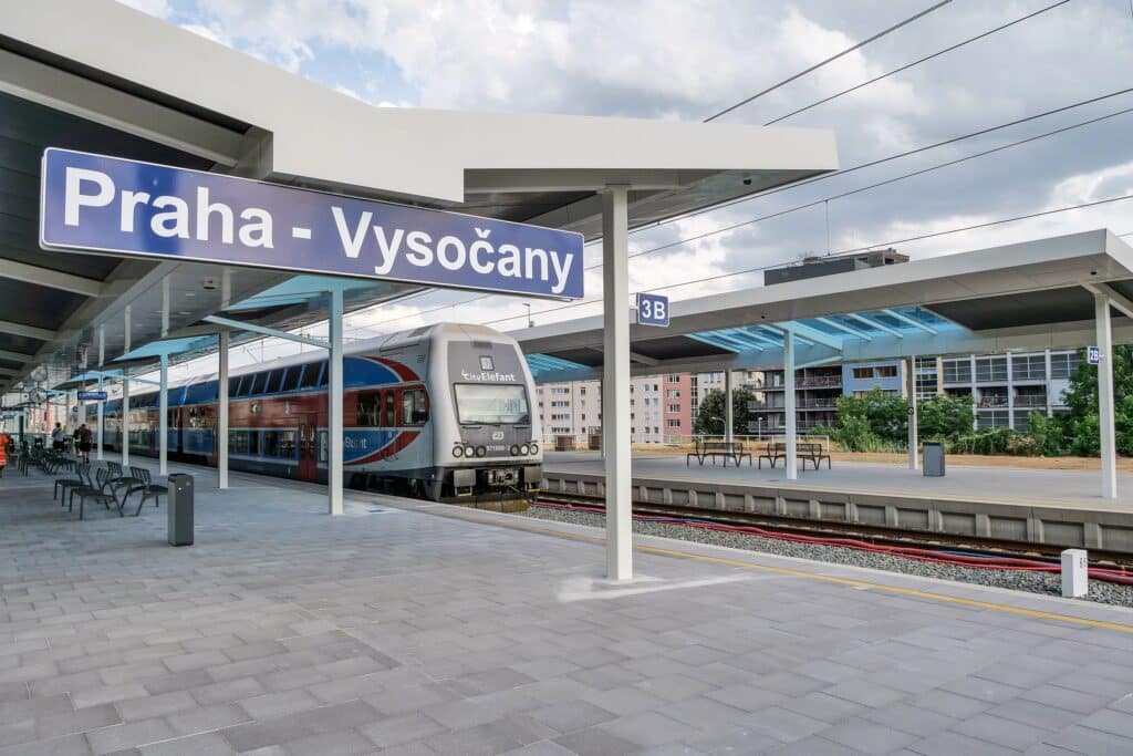 Pociągiem zamiast metrem. W Pradze foto: CD