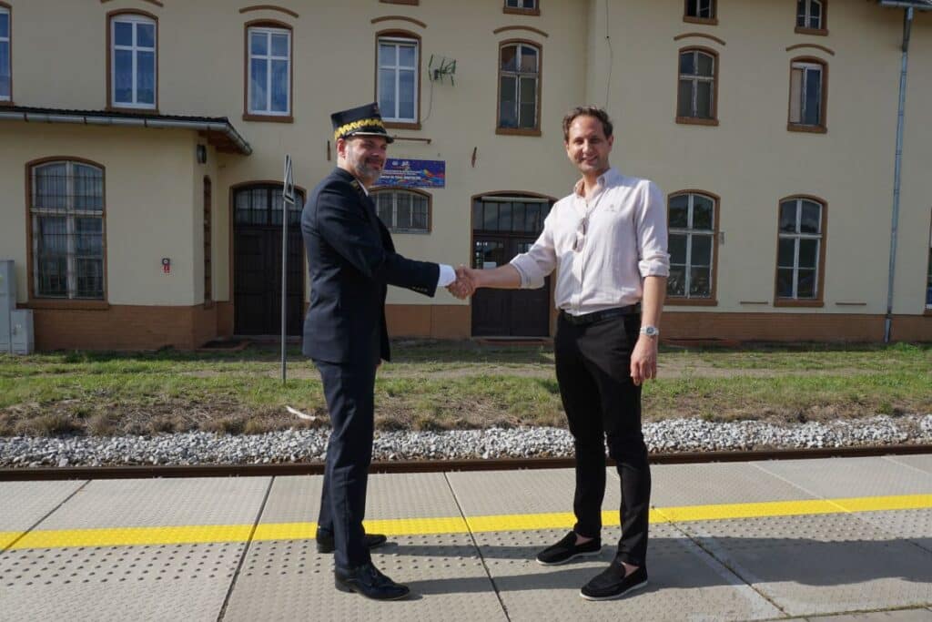 Dworzec kolejowy w Czaplinku z nową tymczasową nazwą foto: PKP SA