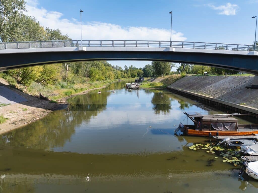 Warszawa: Otwarto nowy most w Porcie Czerniakowskim foto: UM Warszawa