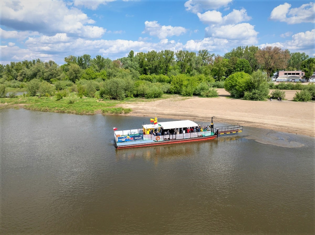 Infoship - Rekordowo niski poziom Wisły w Warszawie, zaledwie 5 cm na Bulwarach. Nie kursują promy