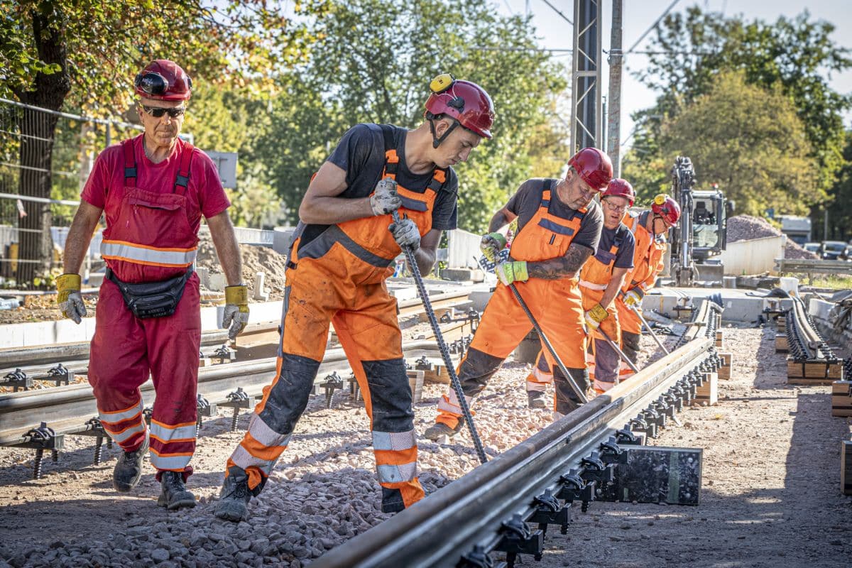 Infotram - Warszawa: Koniec objazdów. Tramwaje wracają na swoje stałe trasy, ale nie wszystkie