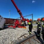 Ćwiczenia: Autobus wjechał w wagon kolejowy. Później wywrócił się na dwie osobówki