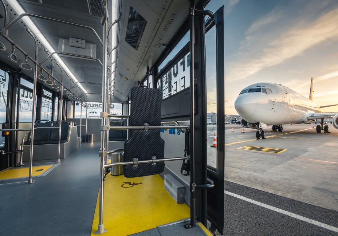 Infobus - Litewski Dinobus wchodzi na rynek autobusów lotniskowych. W tle Grupa Busnex